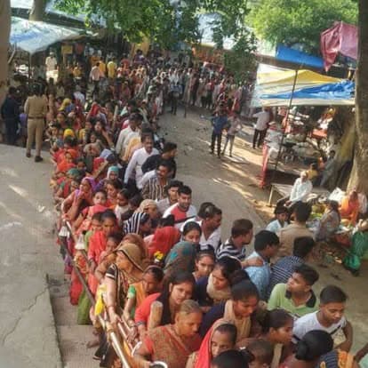 Devotees waiting in queue for darshan